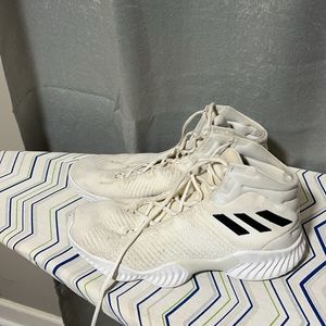 Men’s Adidas tennis shoes